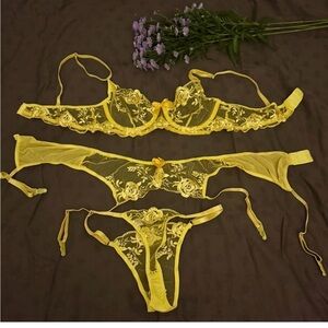 Elegant Yellow Lace Lingerie Set